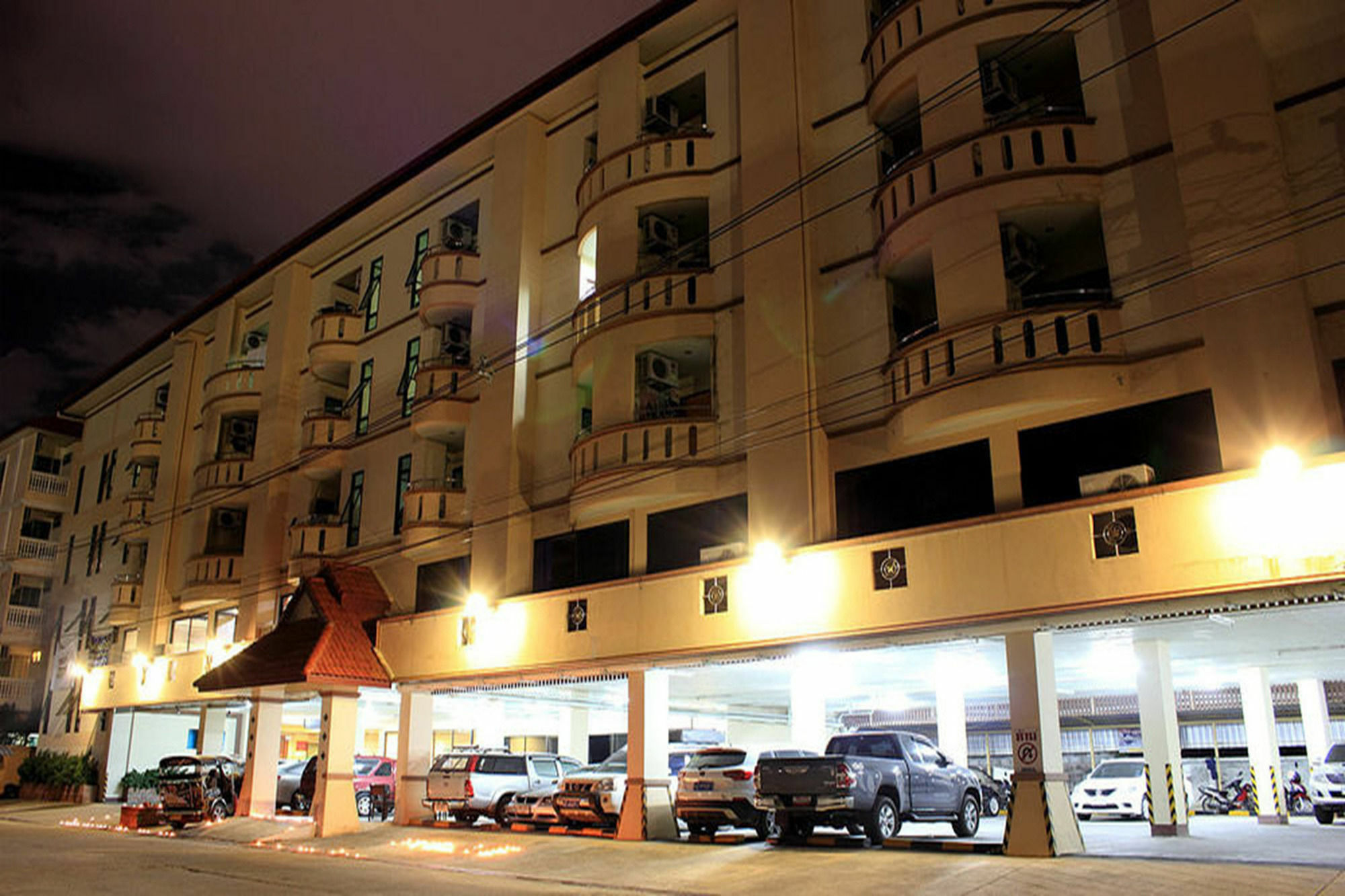 Bp Grand Hotel Chiang Mai Exteriör bild